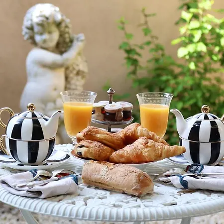 Lou Pitchoun: Luxurious Family With Garden In Saint-Tropez